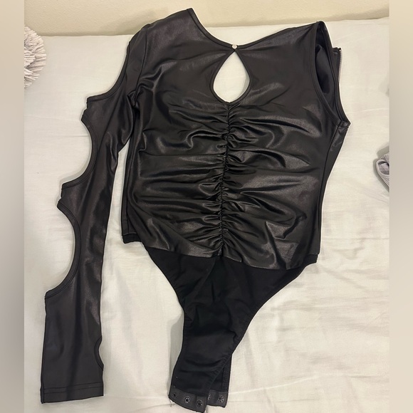 Maniere de Voir black one sleeve bodysuit - Picture 4 of 5